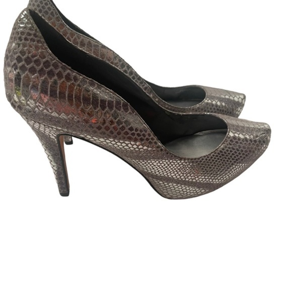 White House Black Market Silver Stilleto Heel shoes Size 9 1/2 M - Picture 4 of 8